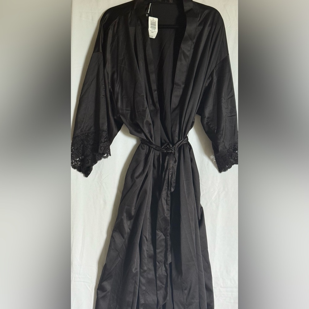 NWT Elegant Black Satin Full Length Lace Trim Robe